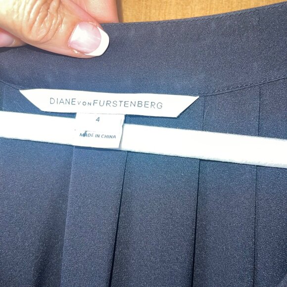 Diane Von Furstenburg Womens Top Size 4 Black V Neck Long Sleeve Casual - Picture 6 of 16